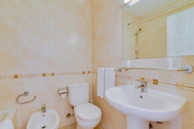 Double or Twin Room with Shower image 4