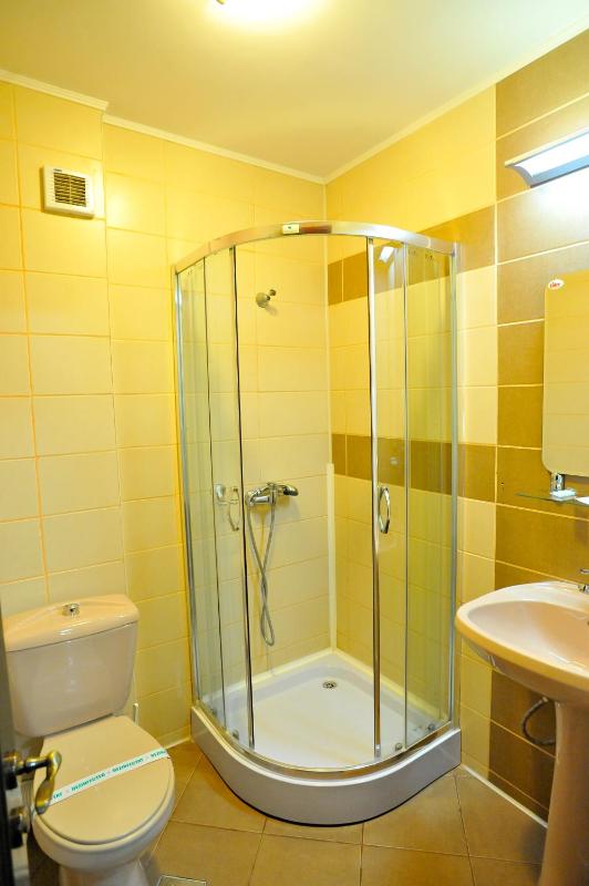 Double Room image 3