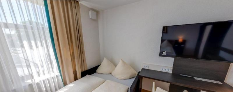 Studio Apartment image 3