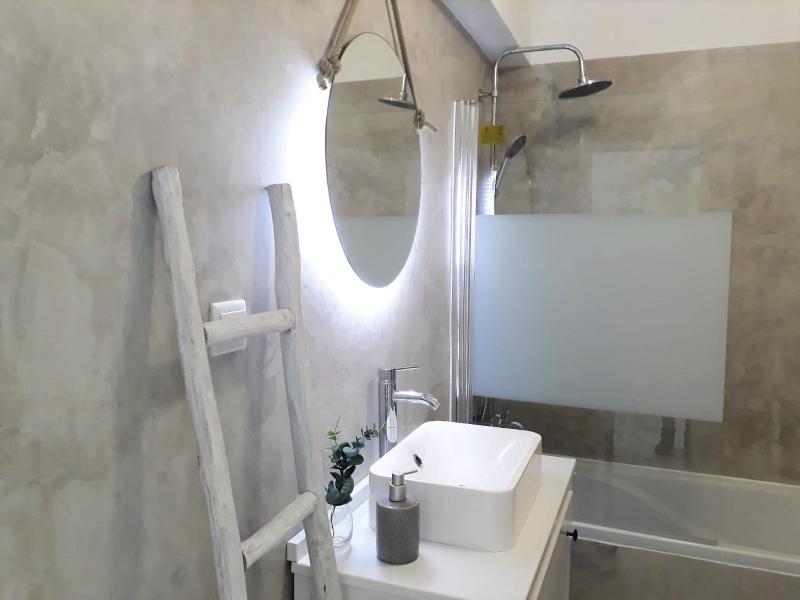 Apartment with Sea View image 1
