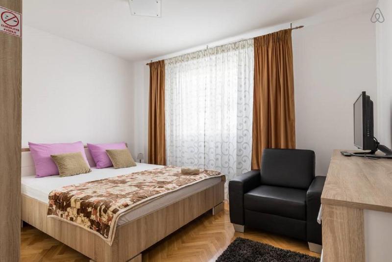 Deluxe Apartment Manuela With Balcony Top Center Split - image 1