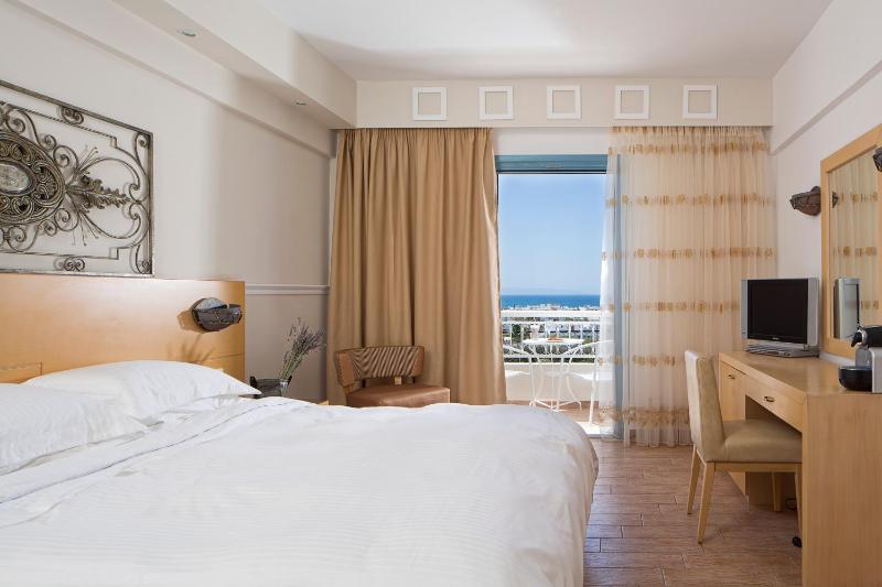 Standard Double Room with Sea View image 3