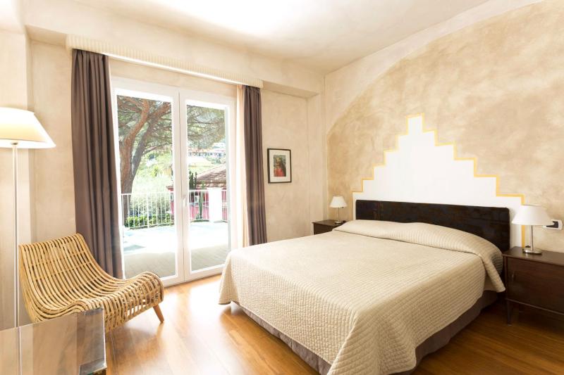 Double or Twin Room image 4