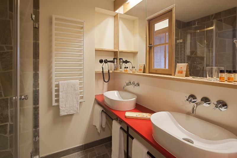 Deluxe Double Room with Balcony image 4