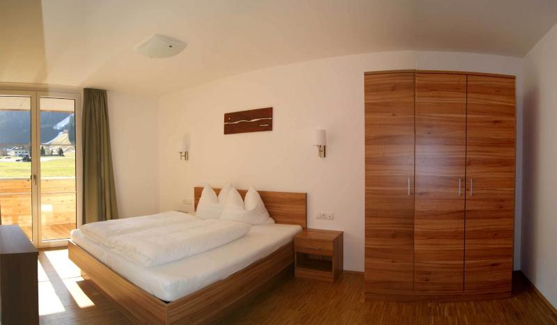 Deluxe Two-Bedroom Apartment image 4