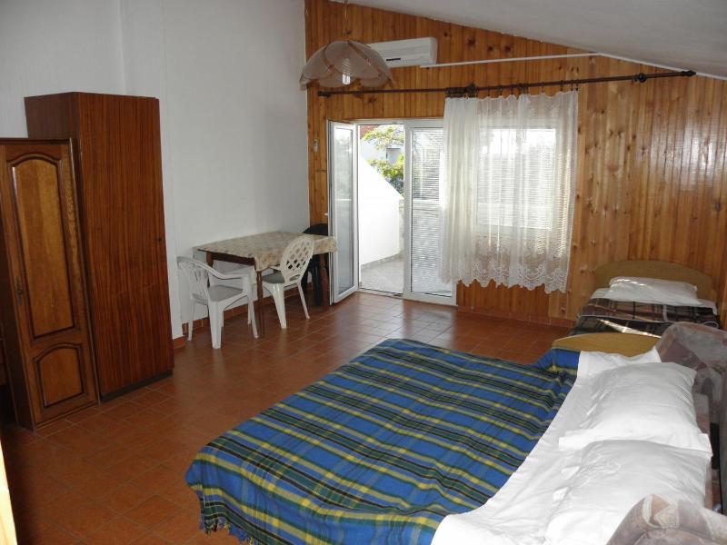 Studio Apartment 4 image 3