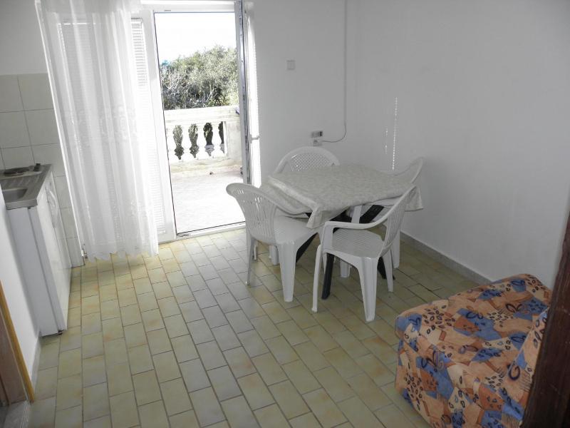 Studio Apartment 2 image 3