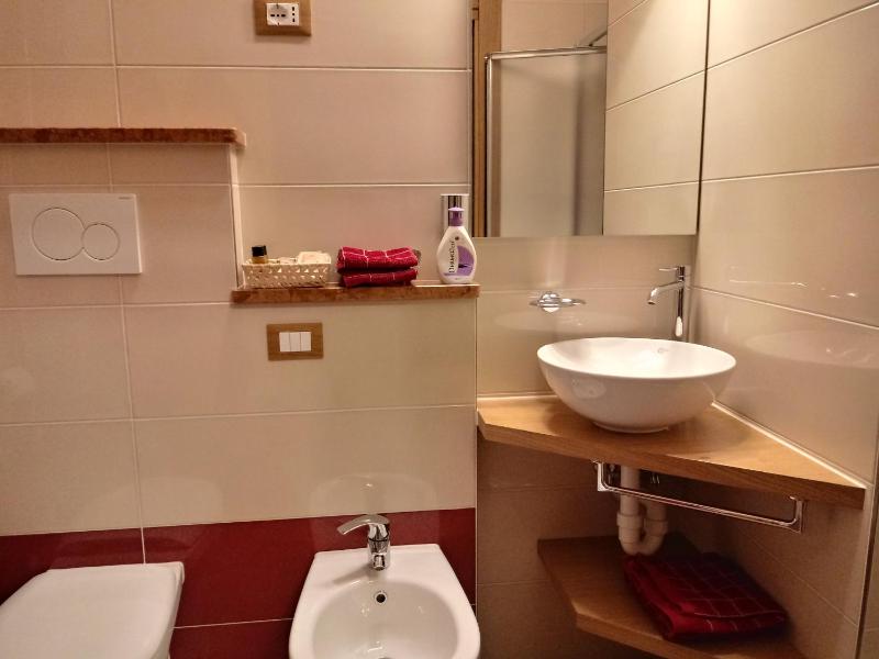 Double or Twin Room with Garden View image 4