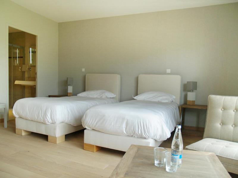 Double Room with Garden View image 4