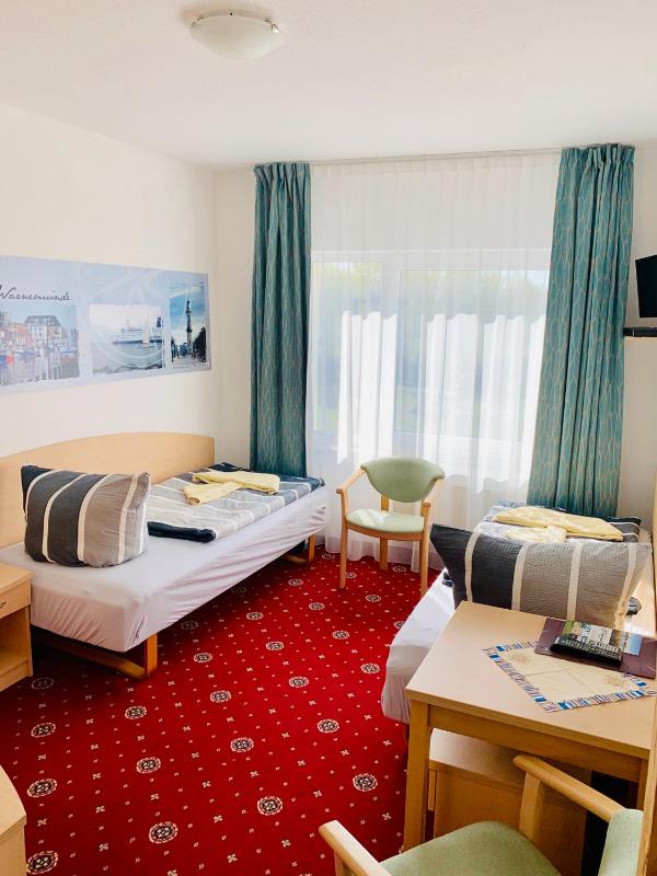Double or Twin Room image 3