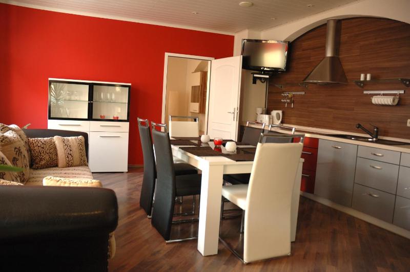 One-Bedroom Apartment (4 Adults) No. 1 image 1