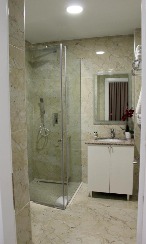 Double Room image 3