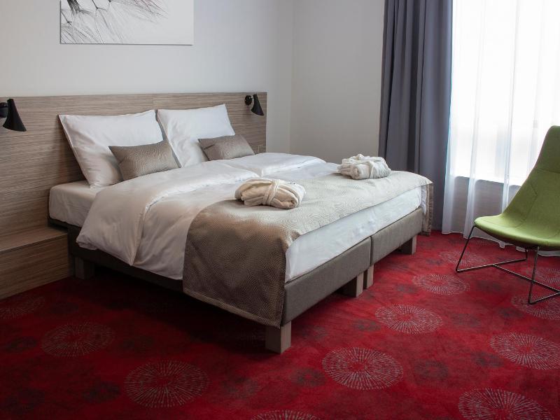 Double or Twin Room image 4