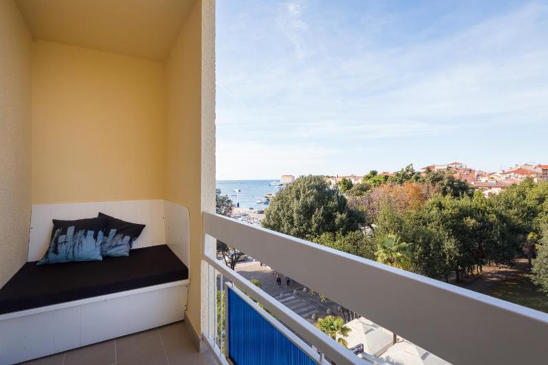 Superior Double Room with Balcony image 2