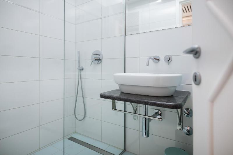 Triple Room with Balcony image 3