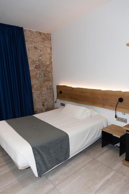 Double Room image 3