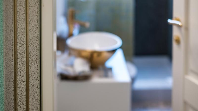 JMR Royal -Luxury Rooms & Private Sauna - image 20
