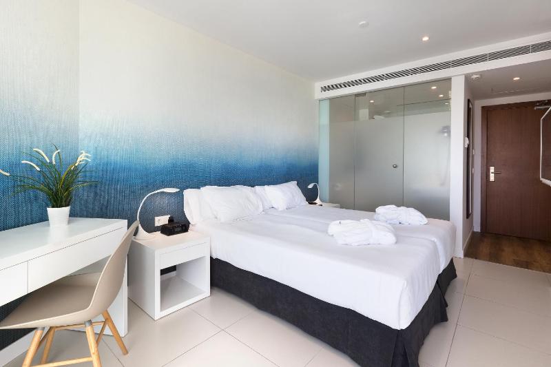 Premium Twin Room with Sea View with Balcony image 4