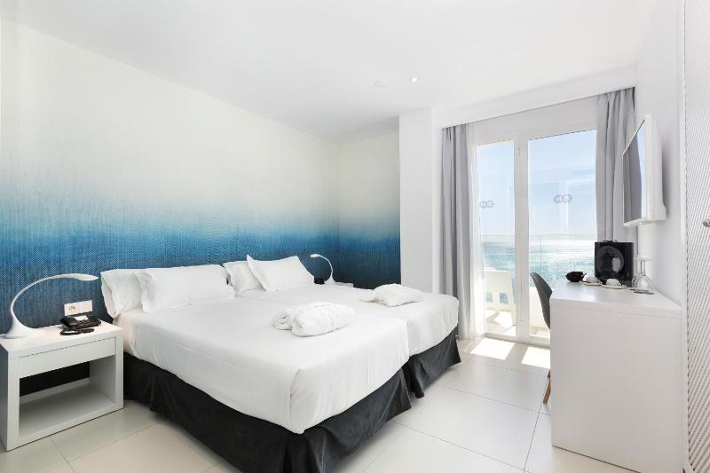 Premium Twin Room with Sea View with Balcony image 3