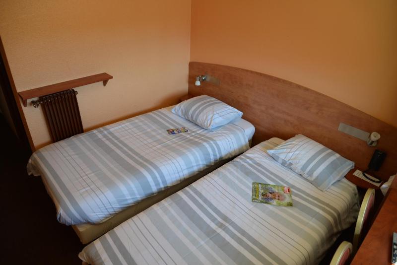 Twin Room image 3