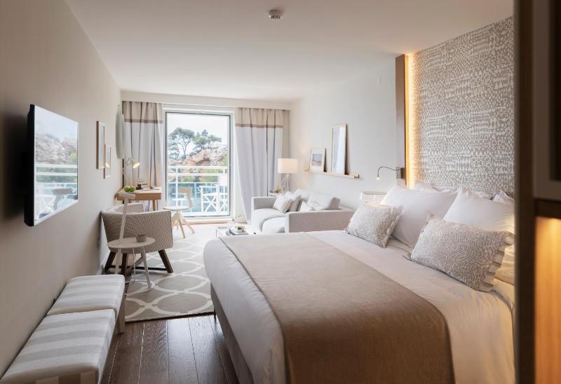 Deluxe Double Room with Balcony and Sea View image 1