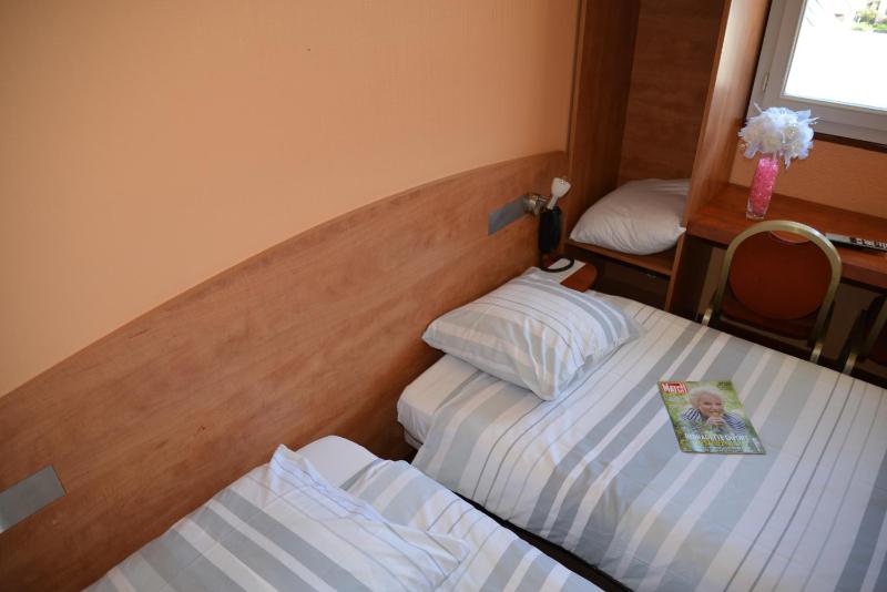 Twin Room image 2