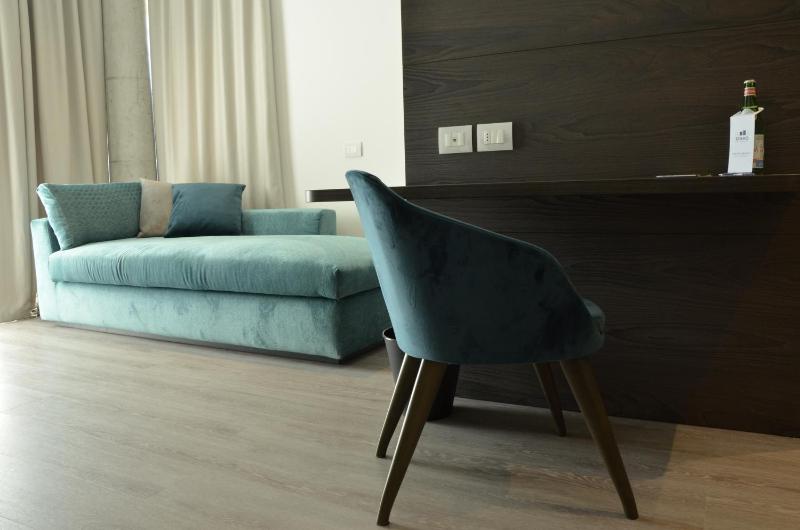 Superior Triple Room image 4