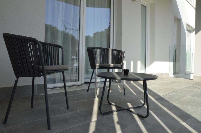 Deluxe Double Room with Balcony image 2