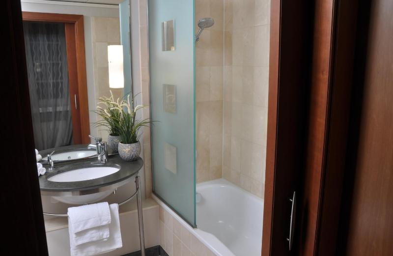 Deluxe Double Room image 3