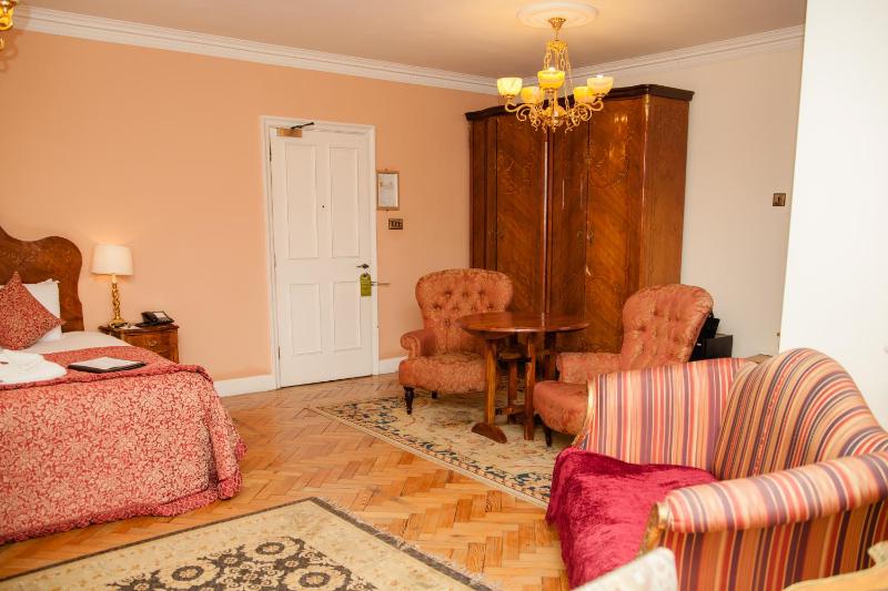Deluxe Suite ( Not Dog Friendly) image 4