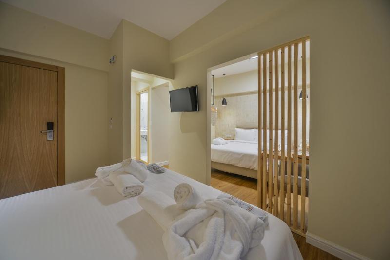 Quadruple Room image 4