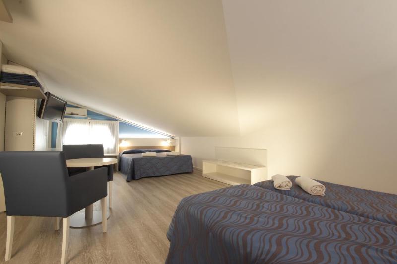Economy Quadruple Room image 4