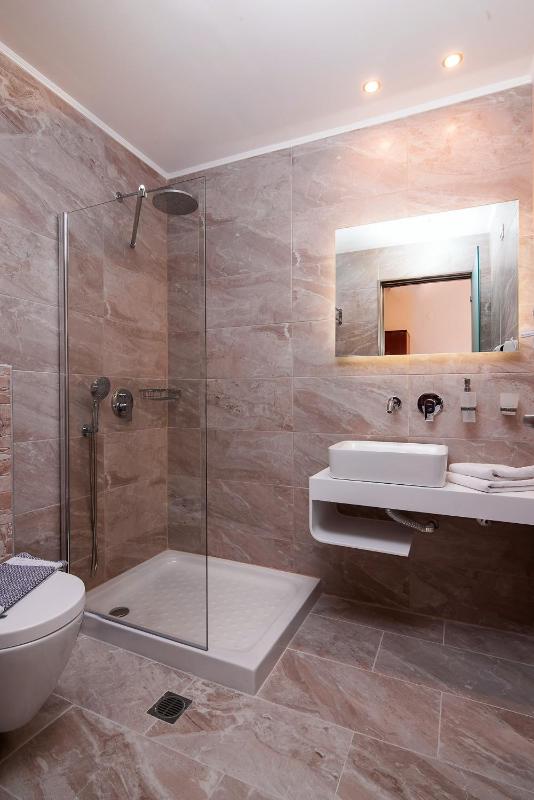 Deluxe Double Room with Sea View image 4