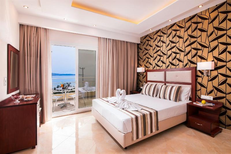 Deluxe Double Room with Sea View image 1