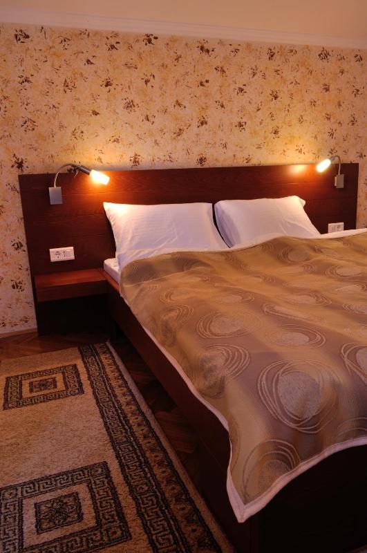 Standard Double Room image 4