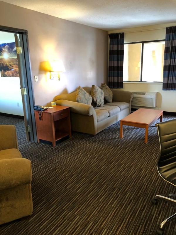 One-Bedroom King Suite - Non-Smoking image 4