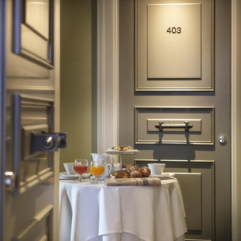 Superior Triple Room image 3