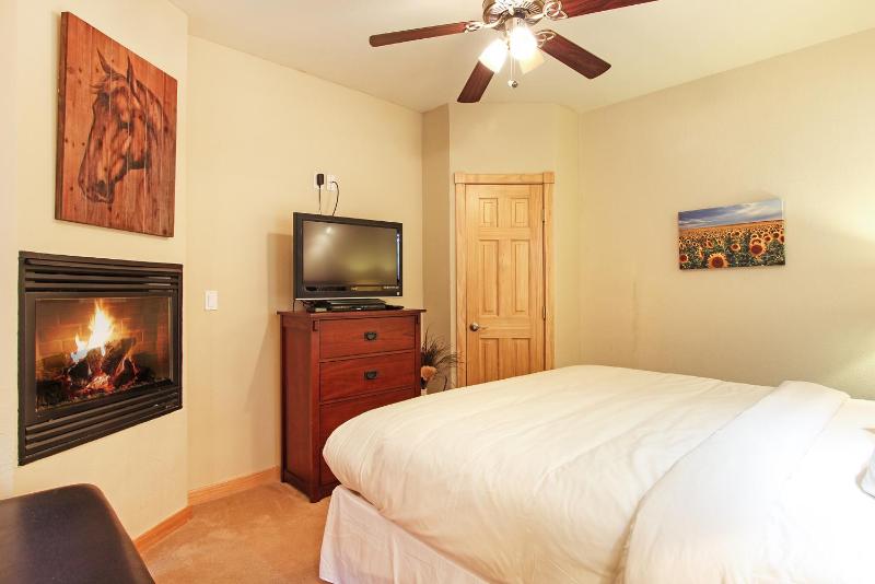 One-Bedroom Apartment image 2
