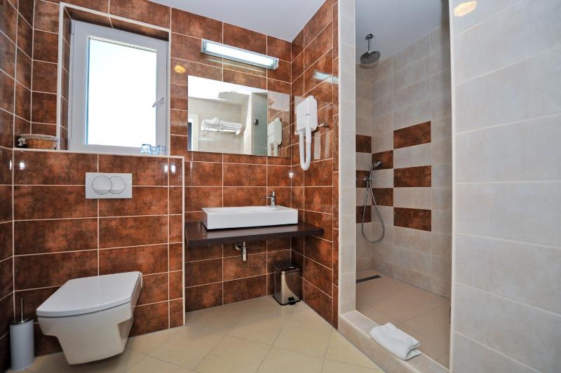 Two-Bedroom Suite with Sea View (3 Adults)  image 4