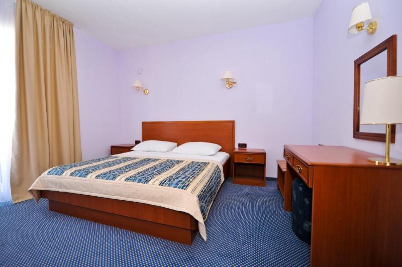 Two-Bedroom Suite with Sea View (3 Adults)  image 2