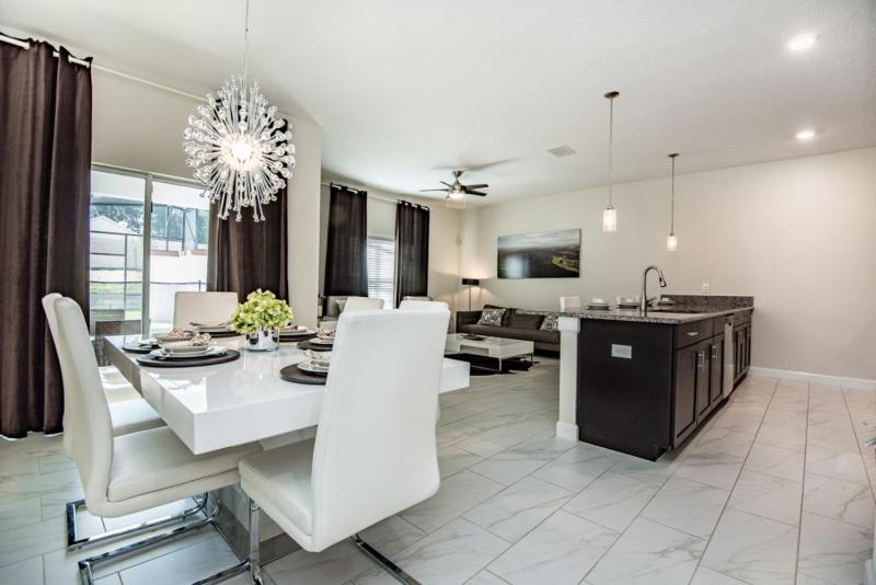 Four-Bedroom Townhouse image 3