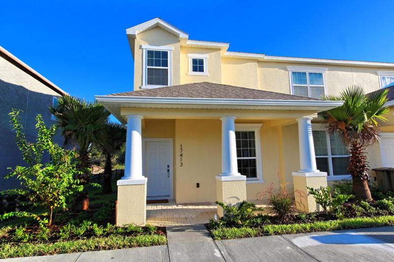 Three-Bedroom Townhouse image 1