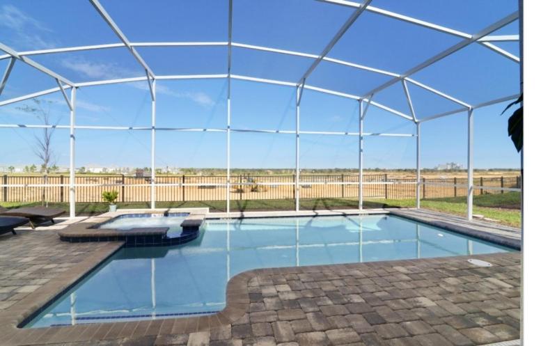 Seven-Bedroom Villa image 3