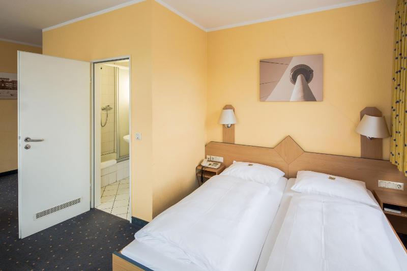 Standard Double Room image 1