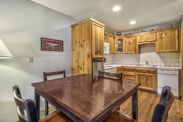 One-Bedroom Apartment image 3