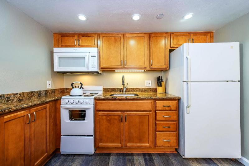 Royal Kahana 119 Studio Condo - image 12