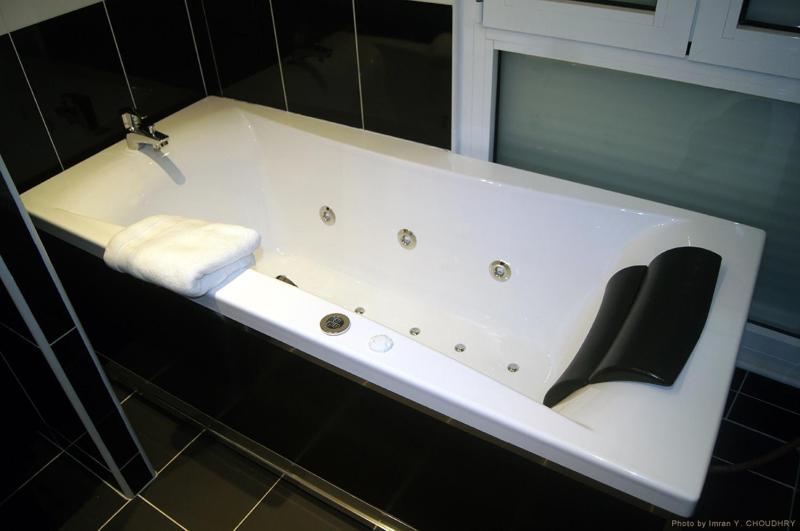 Deluxe Suite image 4