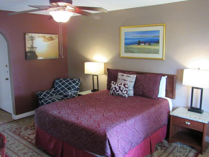 Deluxe Double Room with Extra Bed image 2