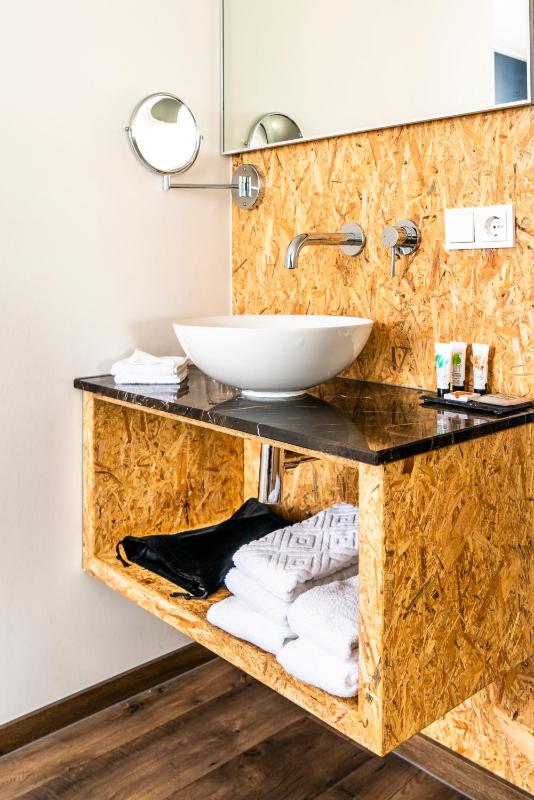 Suite - no pets allowed image 3