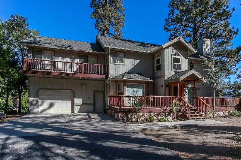 Six-Bedroom House image 1